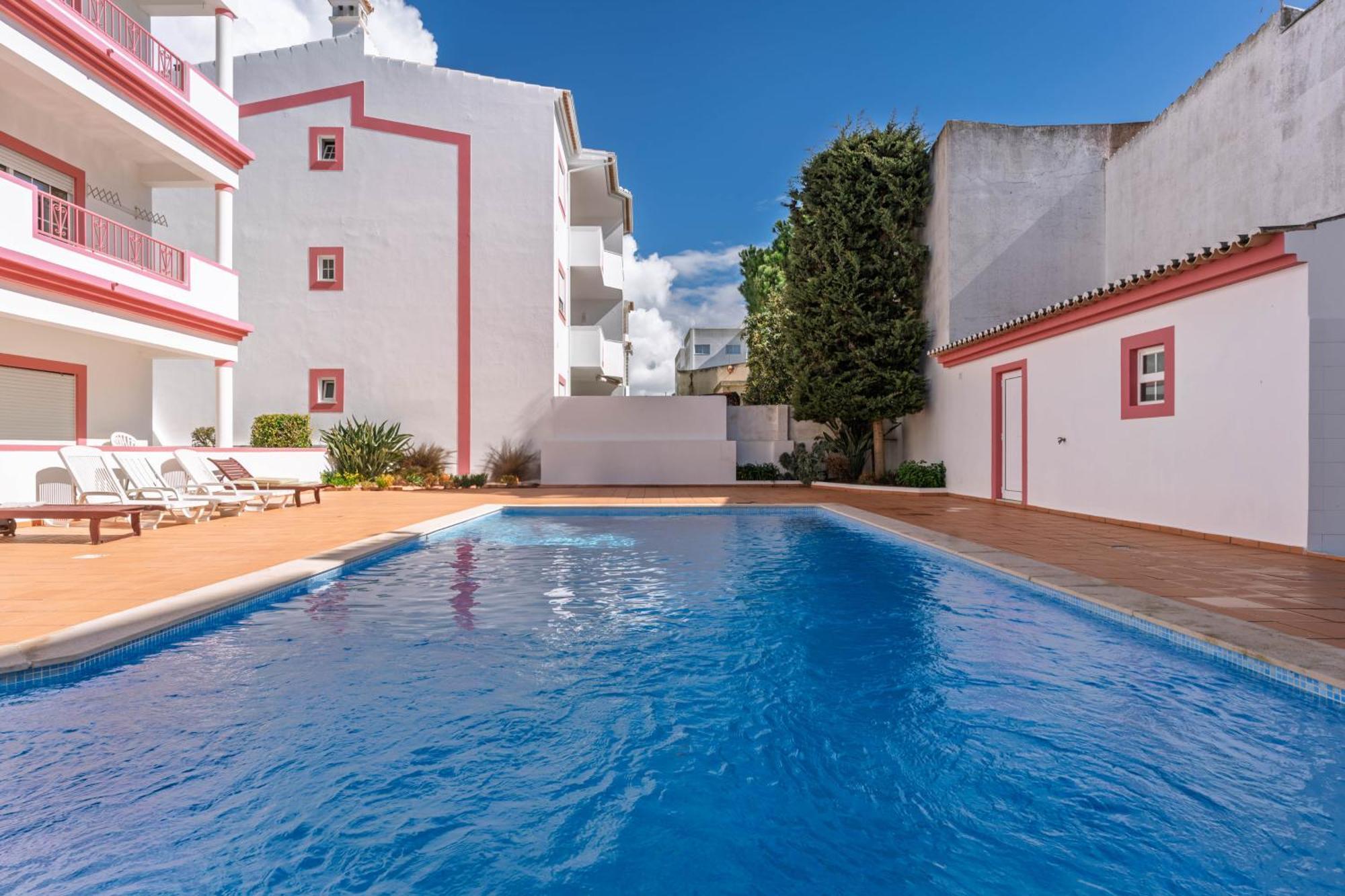 Cozy Sunny Peaceful Flat With Swimming Pool Apartment