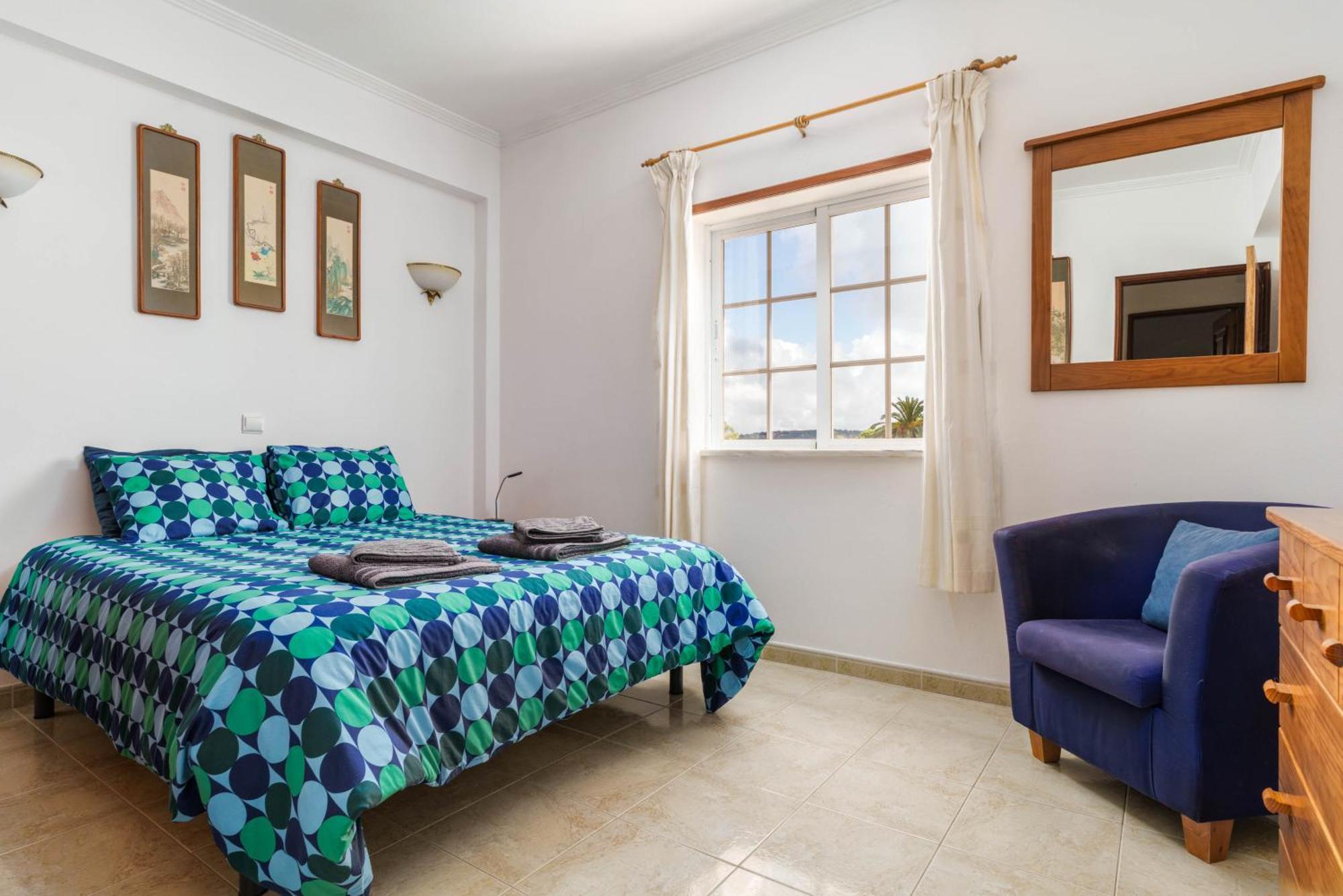 Cozy Sunny Peaceful Flat With Swimming Pool