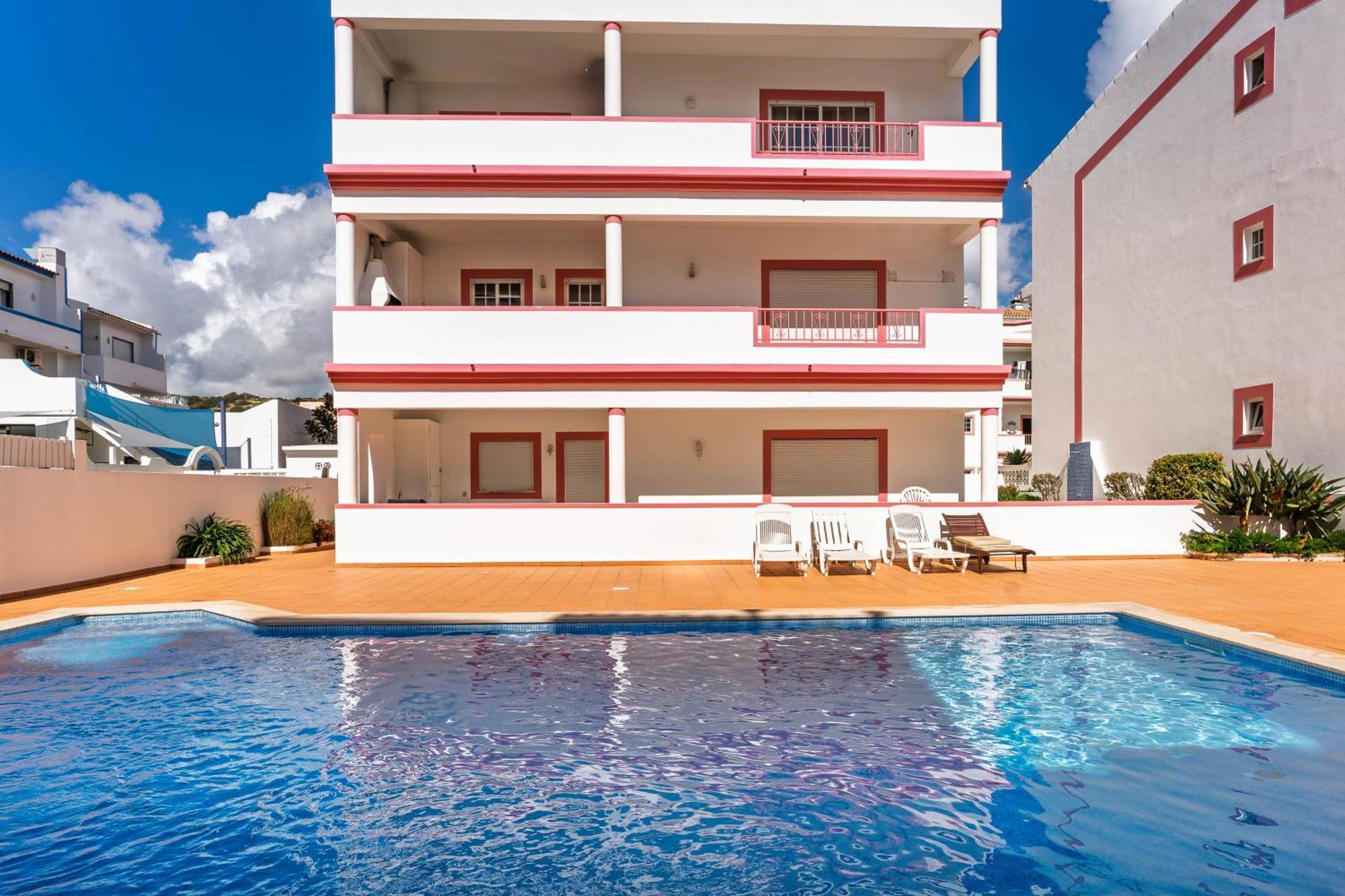Cozy Sunny Peaceful Flat With Swimming Pool